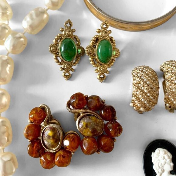 Vintage Jewelry Lot Some Signed - Picture 3 of 9